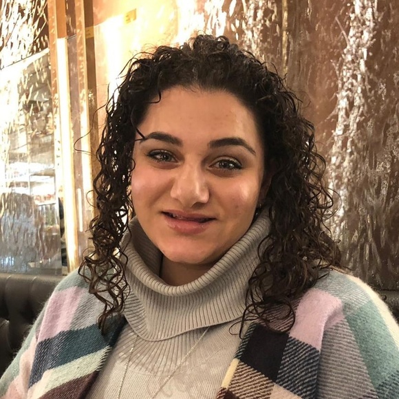 Meet Your Seller/Buyer!!💗 - Picture 1 of 2